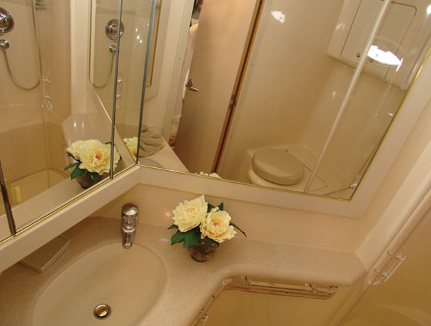 Sea Ray Sundancer 54 ft Solivia profile view on Caribbean Sea Cancun luxury yacht charter