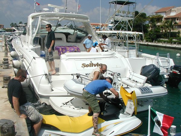 Sea Ray Sundancer 54 ft Solivia stern deck view 15 guests luxury charter Cancun Caribbean