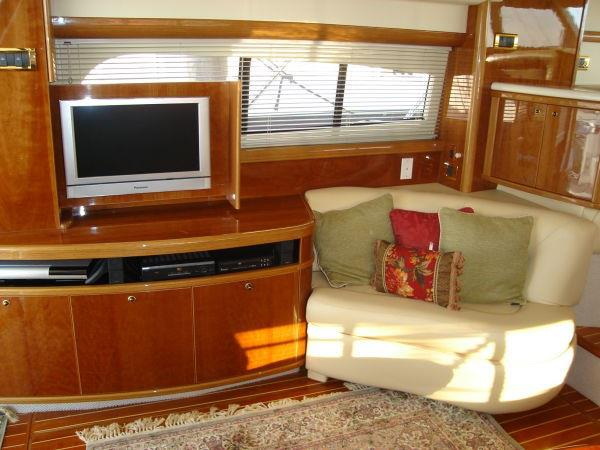 Cancún with flat-screen TV, entertainment center and comfortable sofa seating