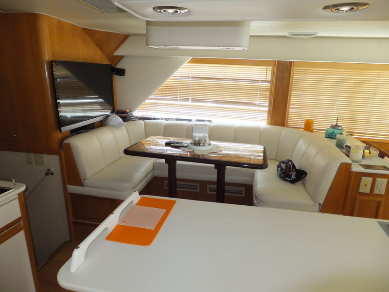 Hatteras 66 ft yate de pesca con portacañas y equipo de trolling para marlín, pez vela y pez espada Cancún
