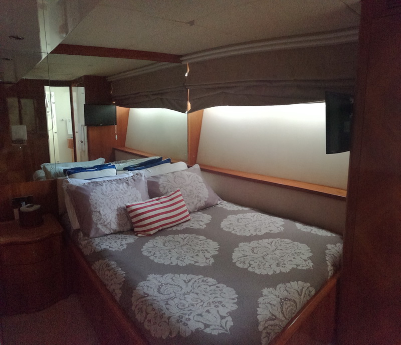 habitaciones de Azimut 100 ft mega yate de lujo