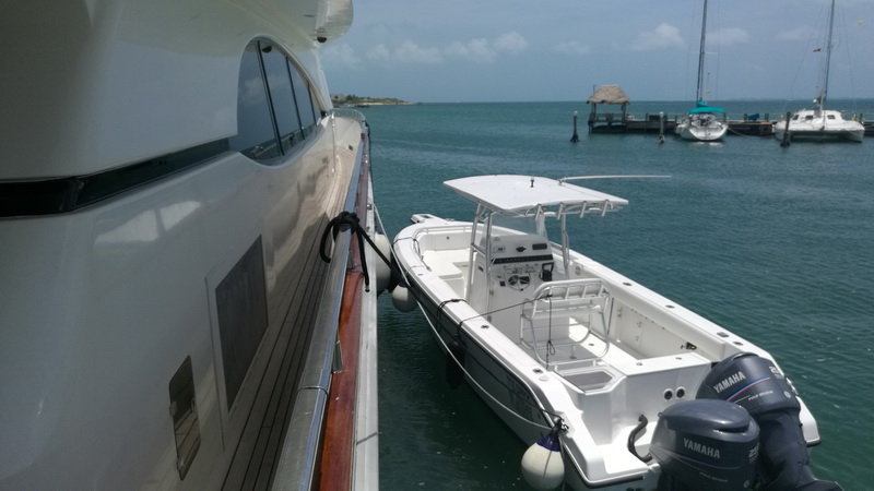 habitaciones de Azimut 100 ft mega yate de lujo