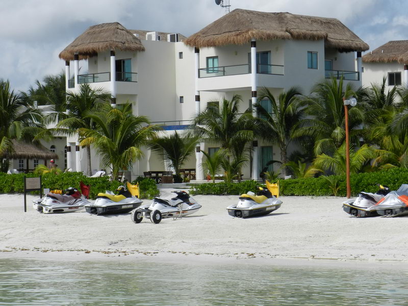 Arena blanca de Playa Maroma y Caribe turquesa, base del tour de moto acuática y cuatrimoto, Riviera Maya