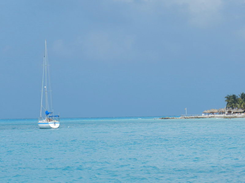 Isla Mujeres beach, private Cancun sailing tour charter