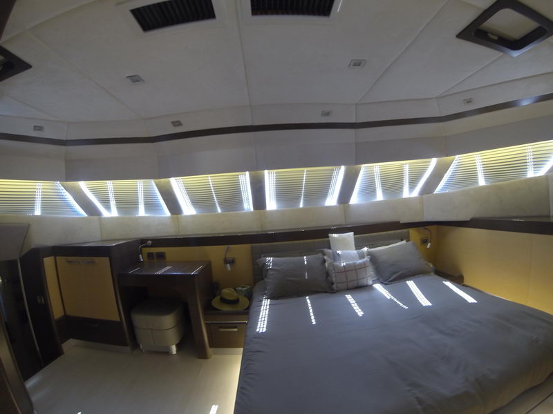 Sunreef 66 en fondeo turquesa de Isla Mujeres, tour privado en catamarán de lujo desde Cancún Caribe